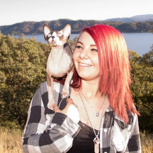 Meet your Posher, Renee. Boots, Clothing & Bling - Picture 2 of 6